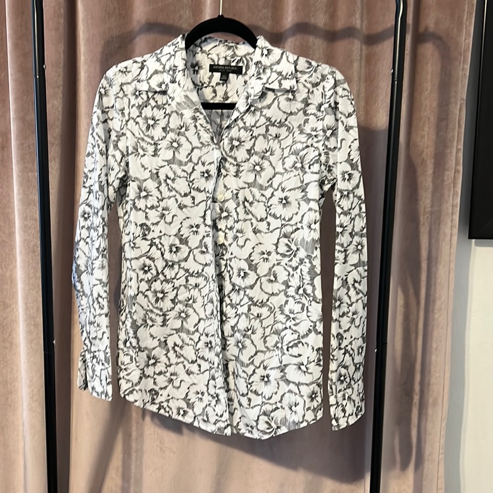 Banana Republic shirt extra small, classic long sleeve, black and white print